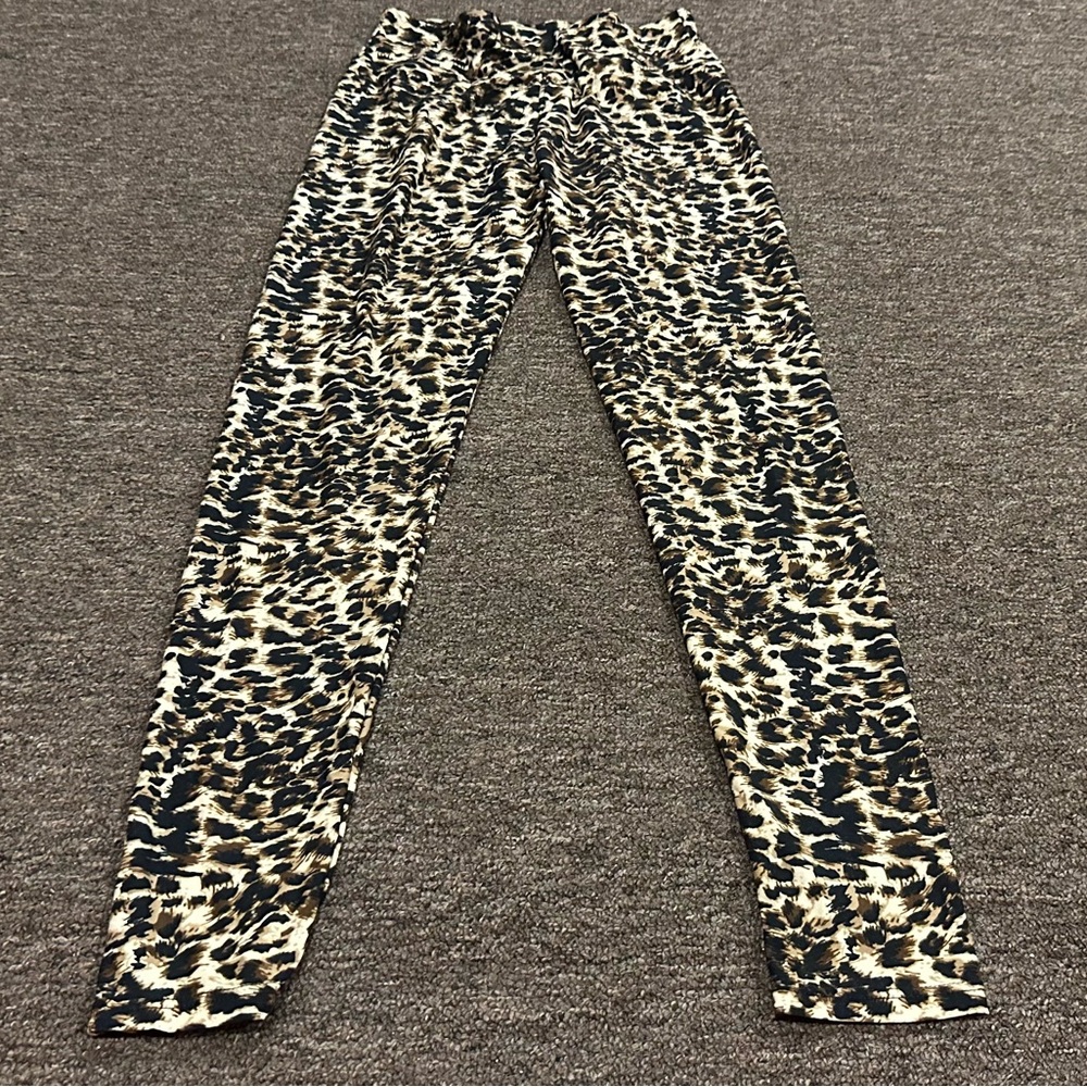 EUC Womens S/M Leopard Print stretch Pants leggings